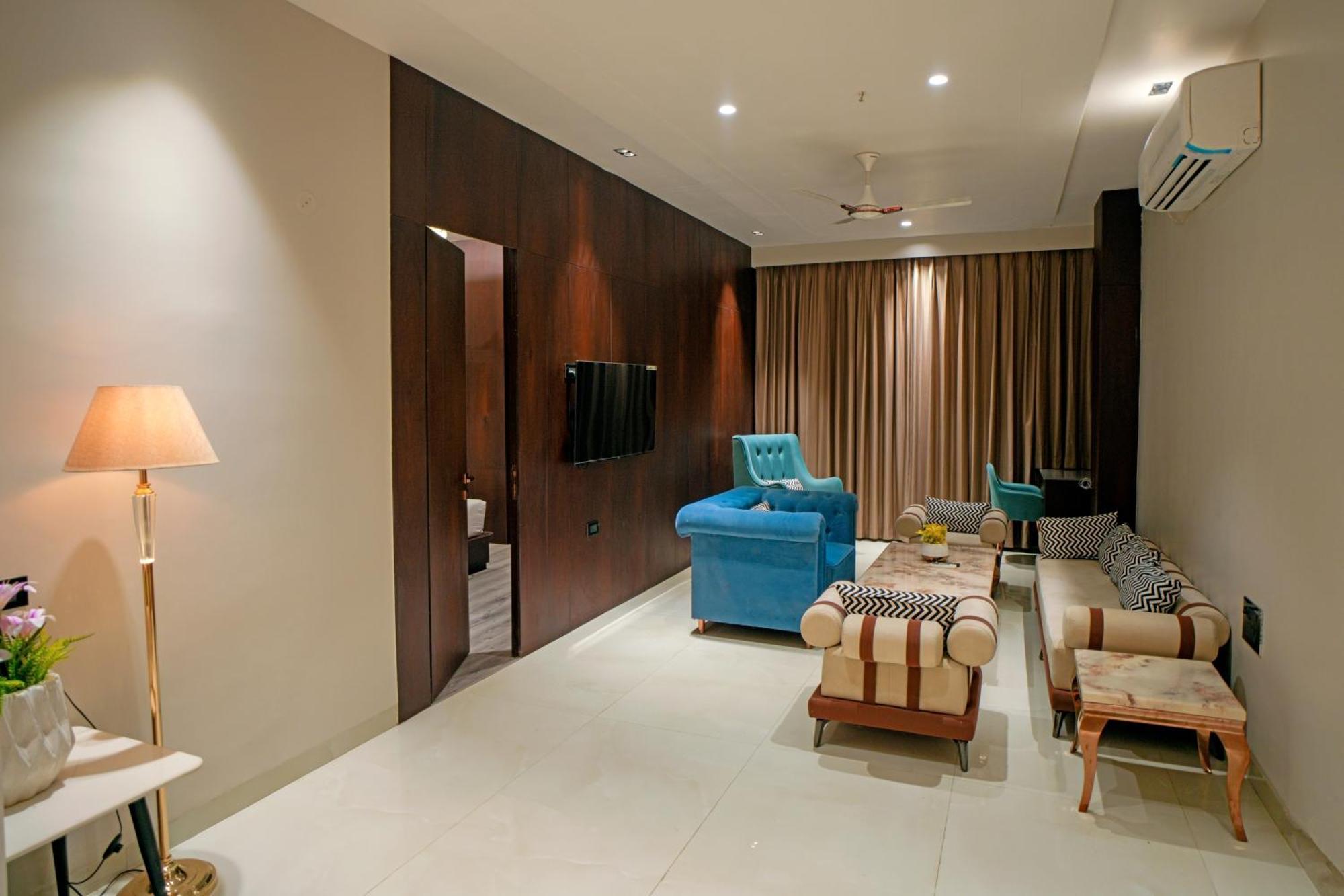 Hotel Midas Inn 马图拉 外观 照片